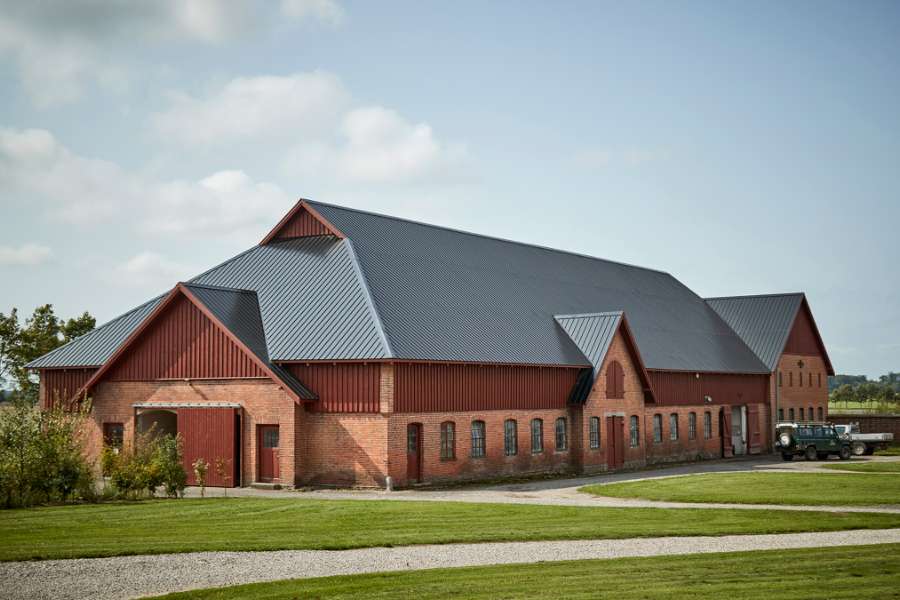 Historische Scheune in Knuthenborg Safaripark verkleidet mit Stahlblechen, Knuthenborg Allé 2, 4930 Maribo